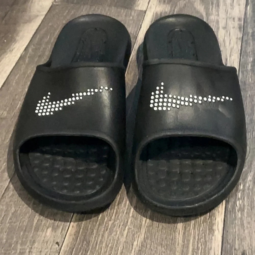 Authentic Nike signature designer men’s sandals sz 13